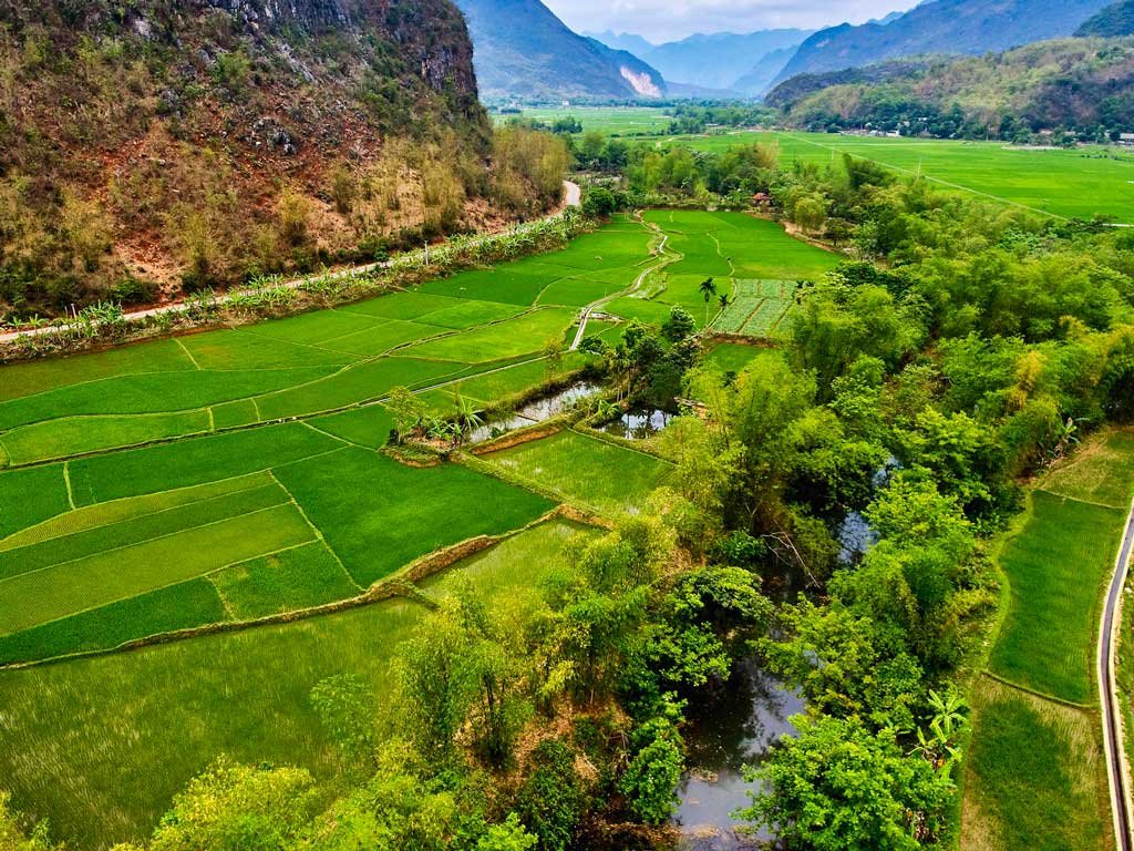 Northern Vietnam Vacation Mai Chau, Pu Luong, Halong Bay 6 Days